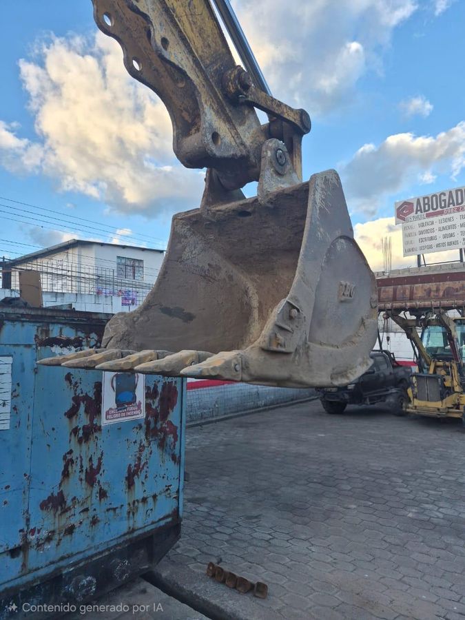 Komatsu PC200LC-8, detalle del cucharón