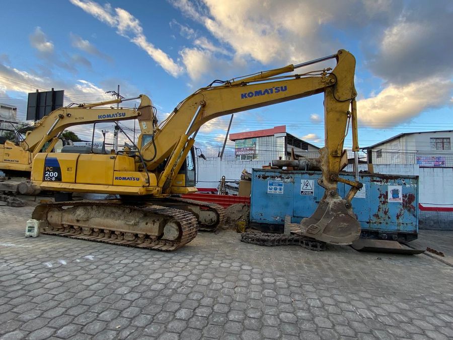 Komatsu PC200LC-8, vista 1