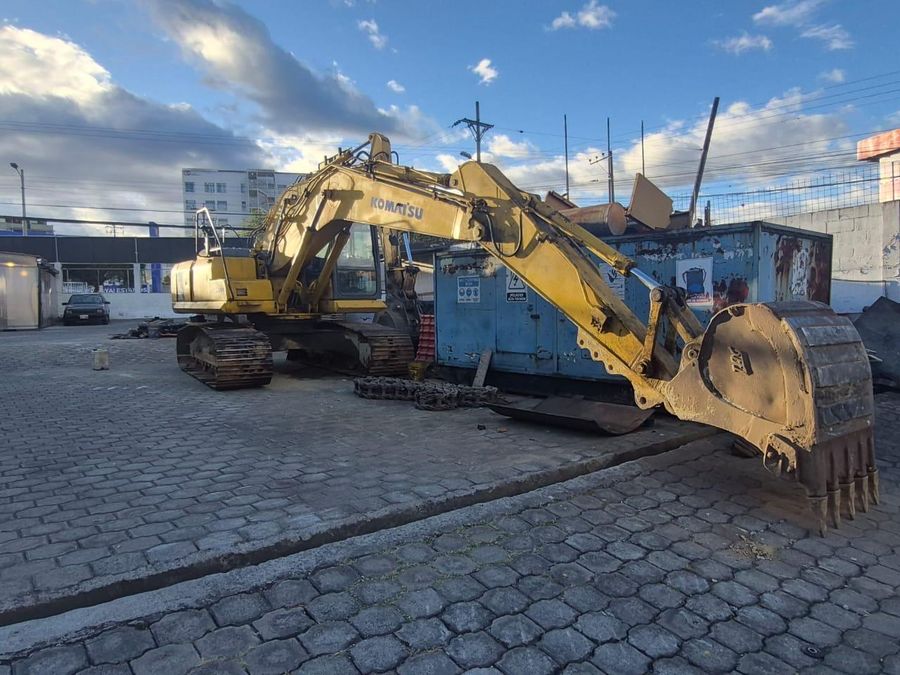 Komatsu PC200LC-8, vista 3