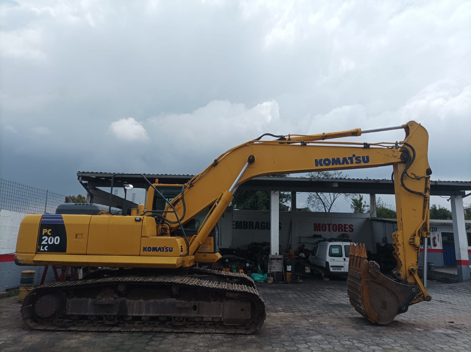 Komatsu PC200LC-8, vista 6